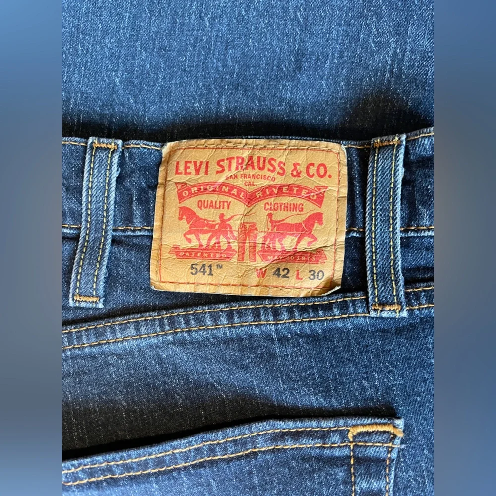 Levi’s 541 Medium Wash Jeans - Size 42 x 30
